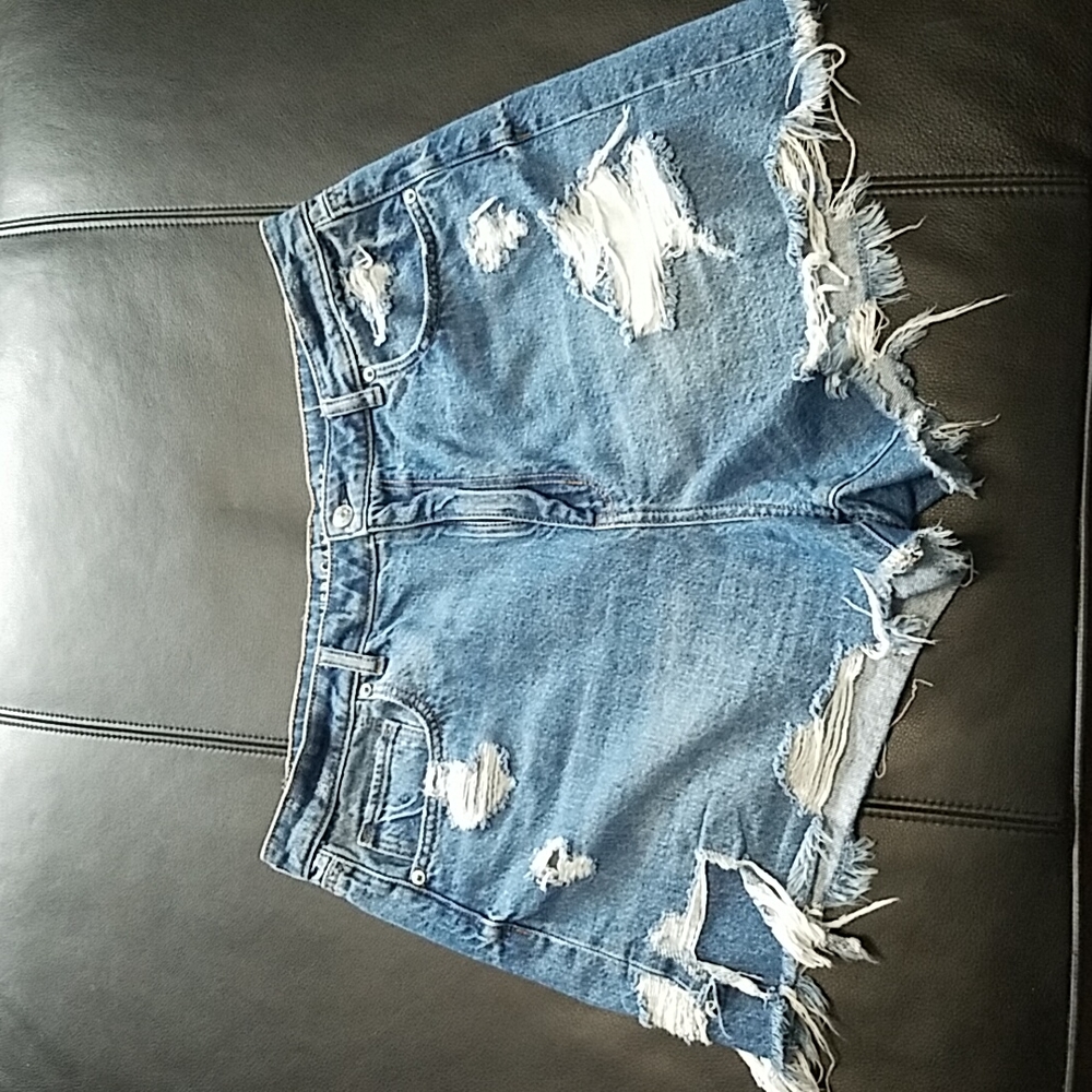 American Eagle Outfitters Destroyed Mom Jean Shorts